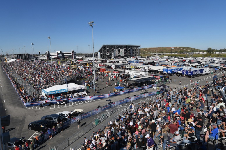 Sold-out crowd on Saturday of the NHRA Midwest Nationals