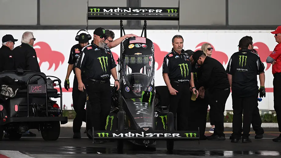 Saturday News and Notes from the In-N-Out Burger NHRA Finals
