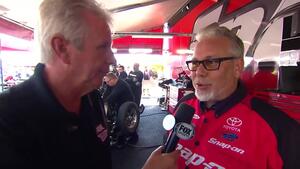 Lee Beard discusses air bottle failure with Tommy DeLago